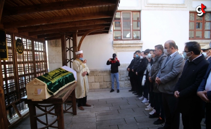 İstanbul'da eşi tarafından öldürülen kadının cenazesi Kastamonu'da toprağa verildi