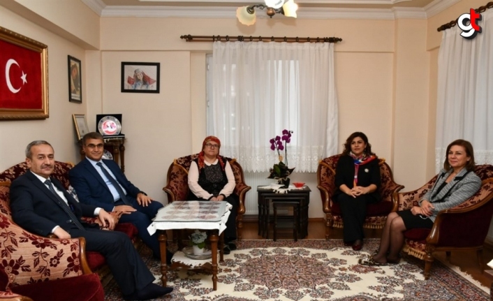 Karabük Valisi Gürel'den şehit Aybüke öğretmenin ailesine ziyaret