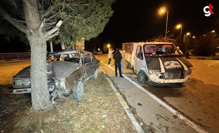 Karabük'te kamyonetle çarpışan otomobilin sürücüsü ağır yaralandı