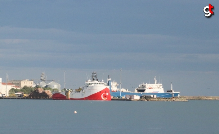 Karadeniz'de kötü hava şartları nedeniyle gemiler Samsun açıklarında bekletiliyor