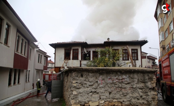 Kastamonu'da bir evde çıkan yangında Afganistan uyruklu 3 kişi yaralandı