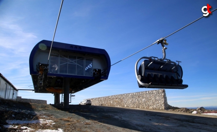 Kayak sezonuna hazır Ilgaz Yurduntepe kar yağmasını bekliyor