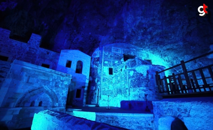 Sümela Manastırı, Dünya Çocuk Günü'nde mavi ışıkla aydınlatıldı