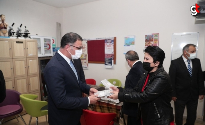 Tokat Valisi Balcı 12 bin 500 öğretmene kitap hediye etti