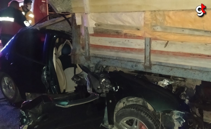 Tokat'ta traktöre çarpan otomobilin sürücüsü öldü, bir kişi yaralandı