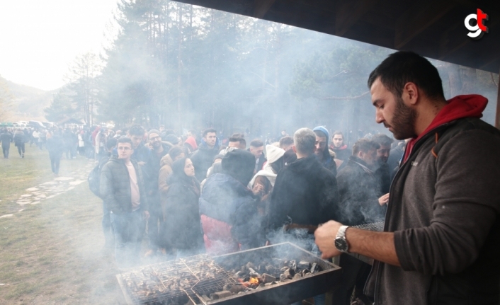 Abant'ta düzenlenen hamsi festivalinde 2 ton balık tüketildi