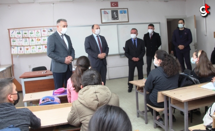 Amasya Milli Eğitim Müdürü Coşkun'dan Taşova'da okul ziyareti