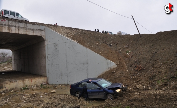 Bolu'da şarampole devrilen otomobilin sürücüsü yaralandı
