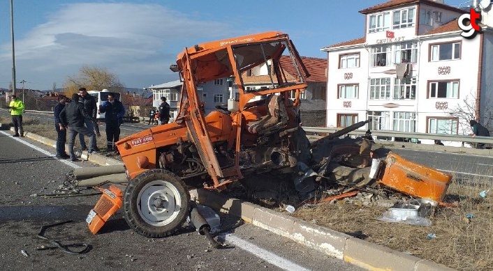 Bolu'da yolcu otobüsüyle çarpışan traktörün sürücüsü öldü