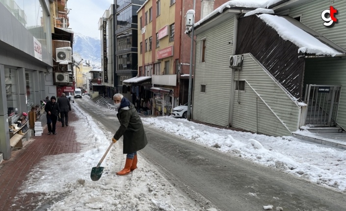 Karadeniz'de 3 ilde kar nedeniyle 351 köy yolu ulaşıma kapandı
