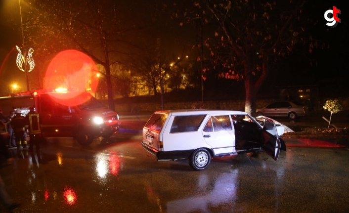 Kastamonu'da ağaca çarpan otomobilde sıkışan sürücüyü itfaiye kurtardı