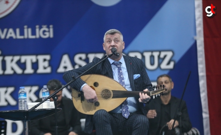 Metin Şentürk Düzce'de engelli bireyler için konser verdi