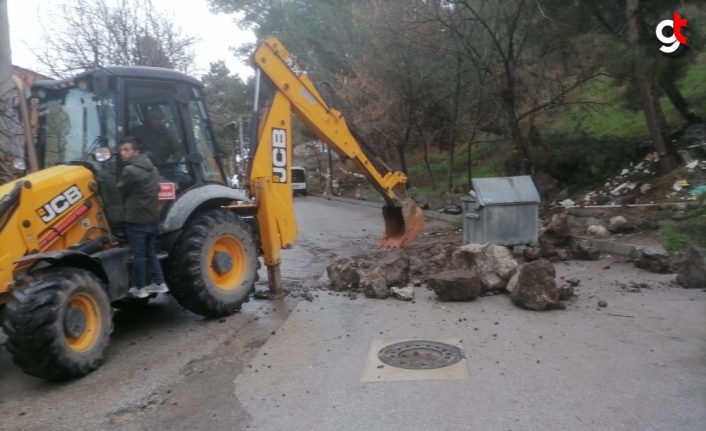 Osmancık Belediyesi, kaleden düşen kaya parçalarına karşı vatandaşları uyardı