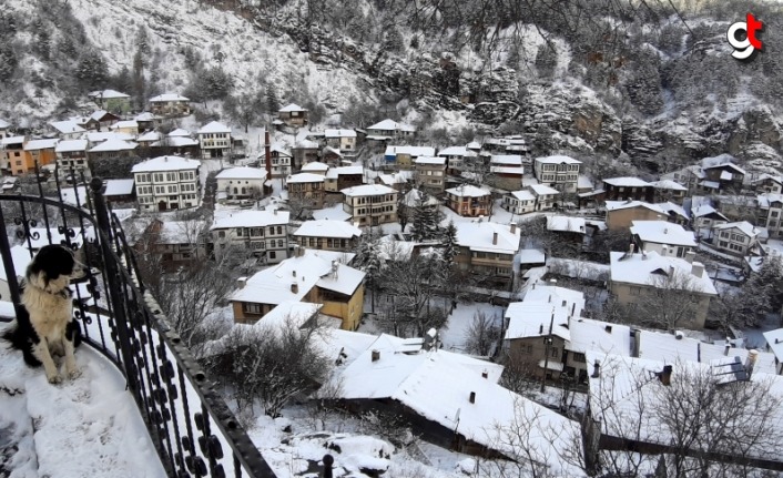 Osmanlı kasabası Mudurnu kar yağışıyla beyaza büründü