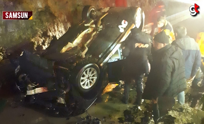 Samsun'da bariyere çarpan araç devrildi, 1 ölü, 1 yaralı