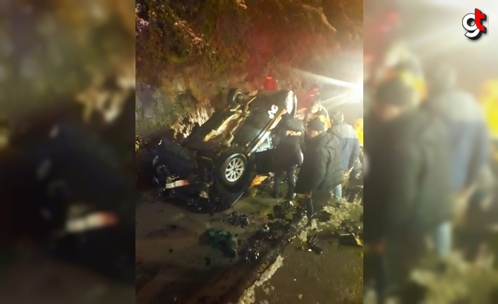 Samsun'da bariyerlere çarpan otomobildeki 1 kişi öldü, 1 kişi yaralandı