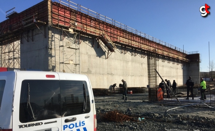 Samsun'da inşaat iskelesinden düşen iki işçi yaralandı