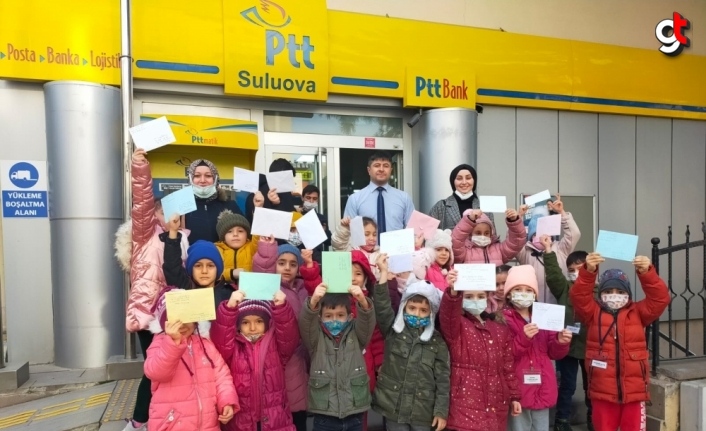 Suluova'da anaokulu öğrencilerinden PTT'ye ziyaret