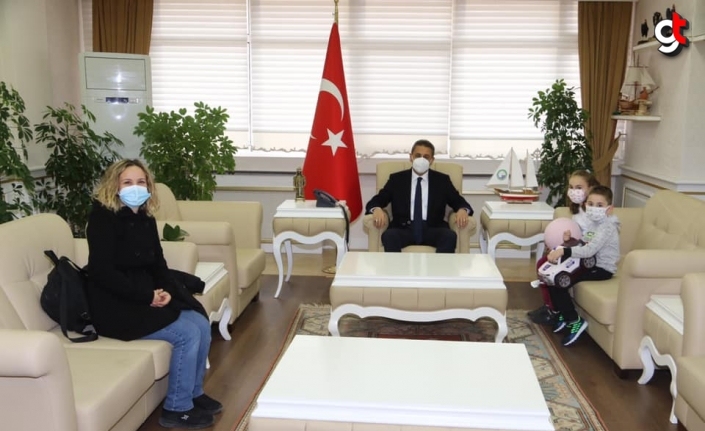 Vali Karaömeroğlu, vali olmak isteyen öğrenciyi makamında misafir etti