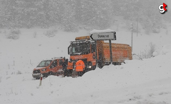 Yoğun kar yağışı Bolu-Nallıhan kara yolunda ulaşımı aksattı