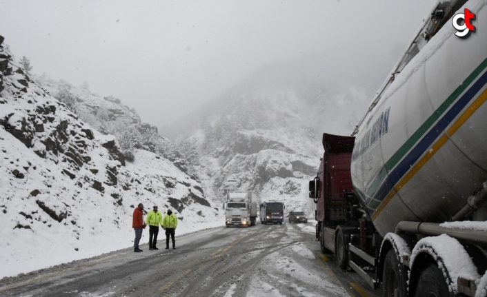 Zigana Dağı'nda kar etkili oluyor