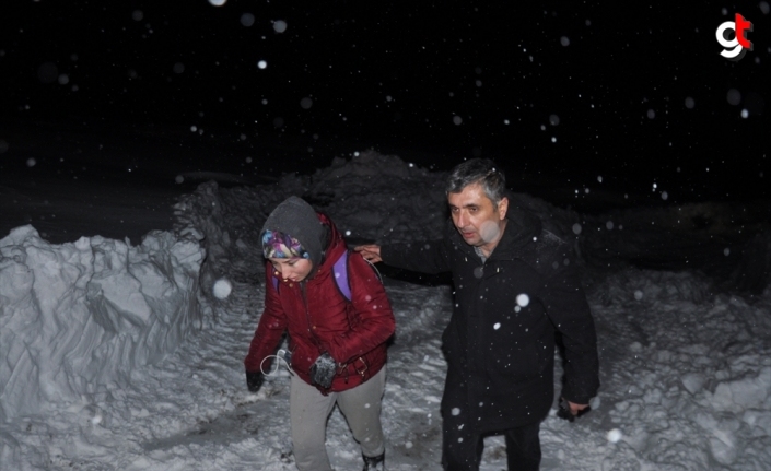 Amasya'da karda mahsur kalan baba ve kızı kurtarıldı