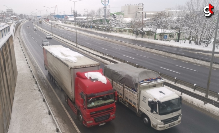 Anadolu'dan İstanbul istikametine kontrollü araç geçişi sağlanıyor