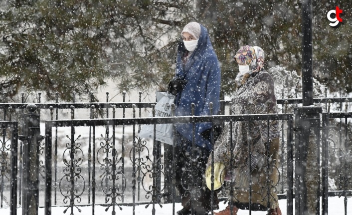 Artvin, Rize ve Gümüşhane'de kar nedeniyle 68 köyle ulaşım sağlanamıyor