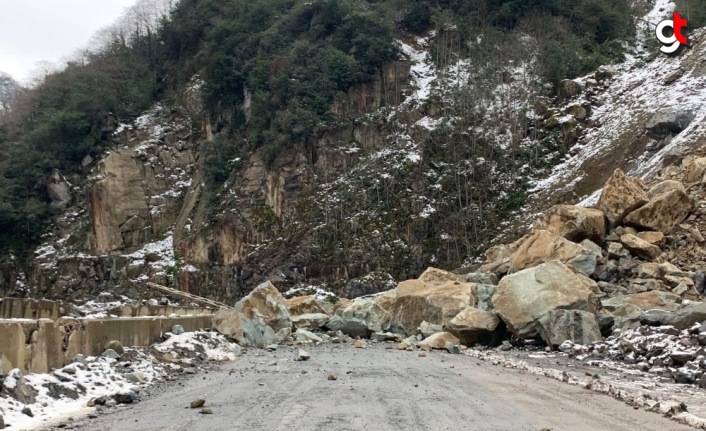 Artvin'de heyelan nedeniyle 6 köy yolu ulaşıma kapandı