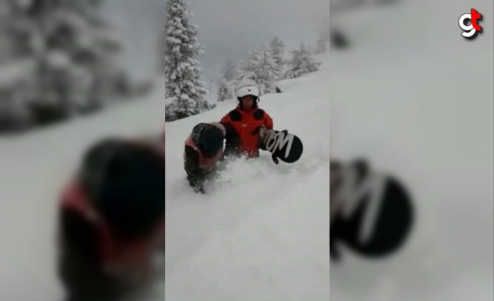 Bolu'da snowboard yaparken pistten çıkarak kaybolan tatilciyi JAK timi kurtardı