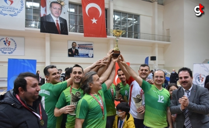 Boyabat'ta kurumlar arası voleybol turnuvası düzenlendi