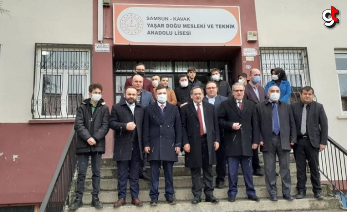 Büyükşehir Belediye Başkanı Demir, Kavak'ta okul ziyaretinde bulundu
