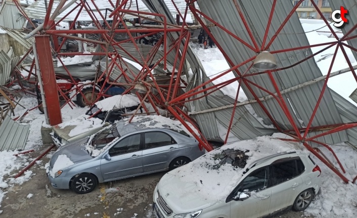 Düzce'de çatısı çöken kapalı pazar yerinin enkazı kaldırılıyor