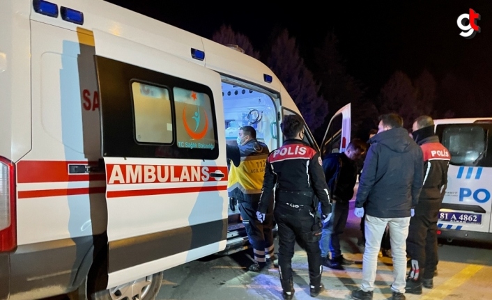 Düzce'de polisten kaçarken duvara çarpan otomobildeki 4 zanlı yaralandı
