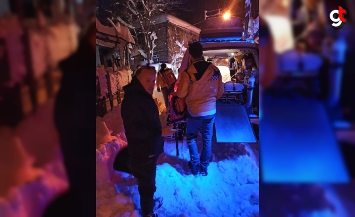 Düzce'de sağlık ekipleri karda düşerek yaralanan kadın için seferber oldu