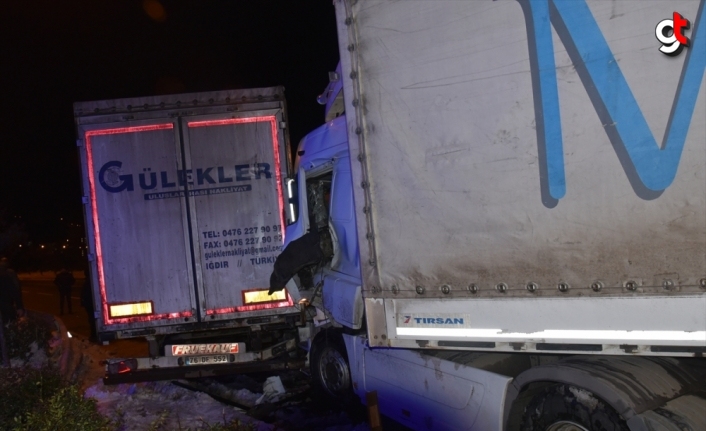Giresun'da Karadeniz Sahil Yolu'nda zincirleme trafik kazası ulaşımı aksattı