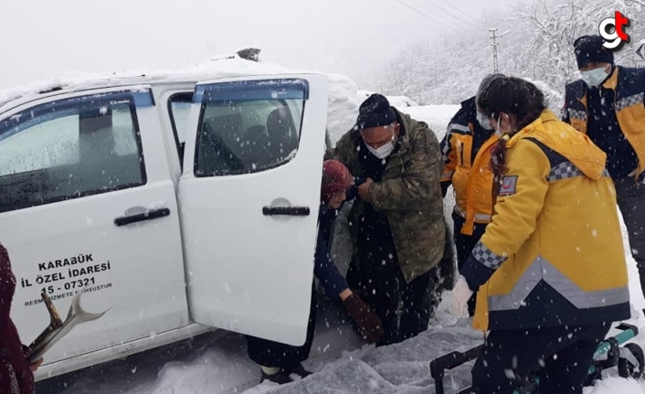 Karabük'te ekipler yolu kardan kapanan köydeki hasta için seferber oldu