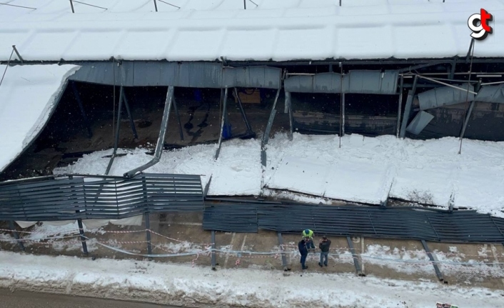 Karabük'te kar nedeniyle kapalı pazarın çatısı çöktü