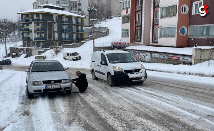 Karabük'te kar ulaşımı olumsuz etkiledi