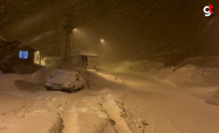 Kastamonu'da Yaralıgöz Geçidi'nde kar yağışı ve tipi etkili oluyor