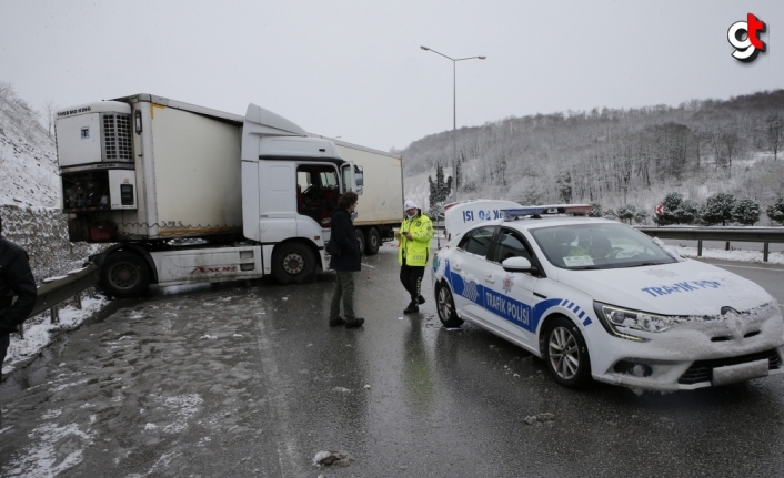 Samsun'da kar ve tipi kazalara neden oldu