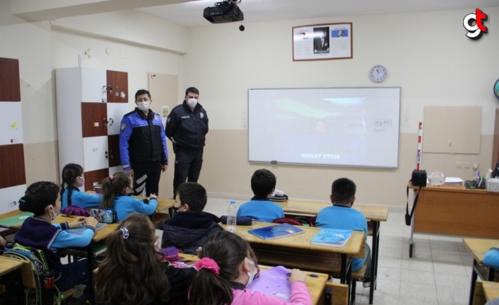 Suluova'da polislerden öğrencilere güvenlik eğitimi