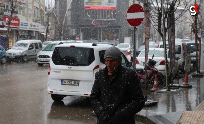 Tokat'ta kar yağışı etkili oluyor