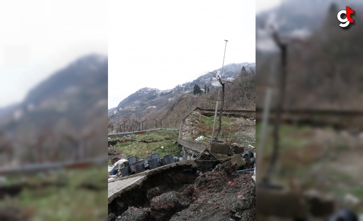 Trabzon'da meydana gelen heyelanda bir ev yıkıldı