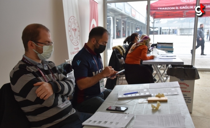 Trabzonspor-Yeni Malatyaspor maçı öncesi taraftarlar için aşı hizmeti