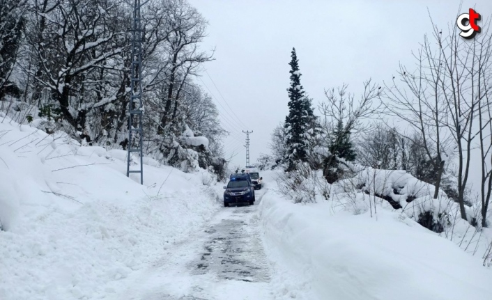 Zonguldak'ta kardan köyde mahsur kalan hastalara UMKE ekipleri ulaştı