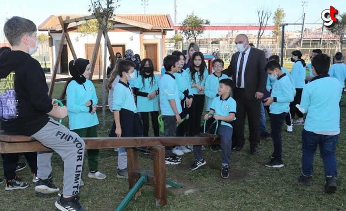 Başkan İbrahim Sandıkçı, öğrencilerle yerli tohum ekimi yaptı