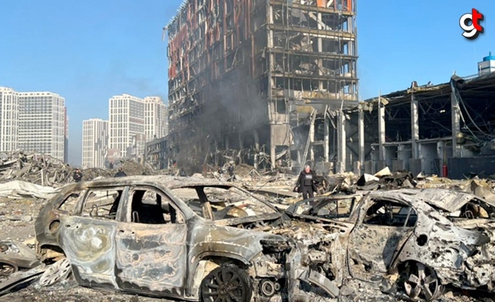 Rusya Kiev'de alışveriş merkezini bombaladı