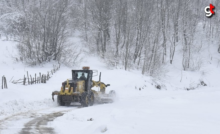 Tekkeköy'de kar temizleme çalışmaları devam ediyor