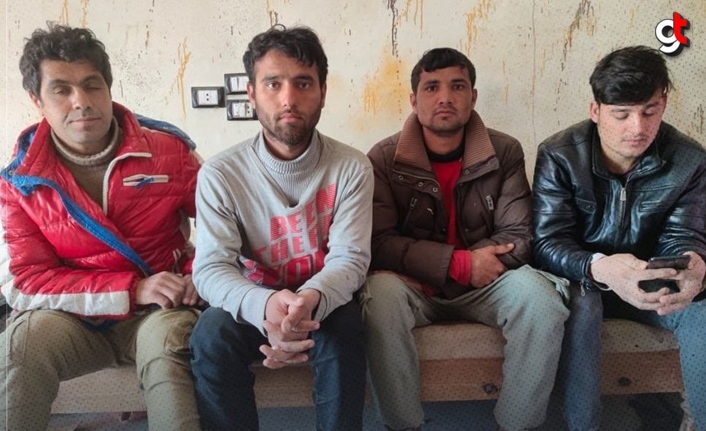 Ülkeye kaçak yollarla giren 4 Afgan sığınmacı, sınırdışı edildi